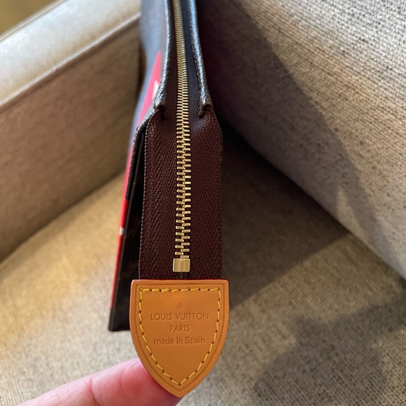 ❌❌SOLD❌❌LOUIS VUITTON❤️GAME ON TOILETRY POUCH 26❤️ - Picture 10 of 12